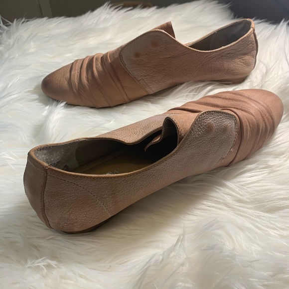 Shoes - Picture 4 of 7